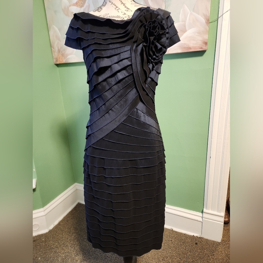 Tadashi Shoji Romantic Dark Blue Tiered Rosette Gown Formal Dress Sz 10 Like New